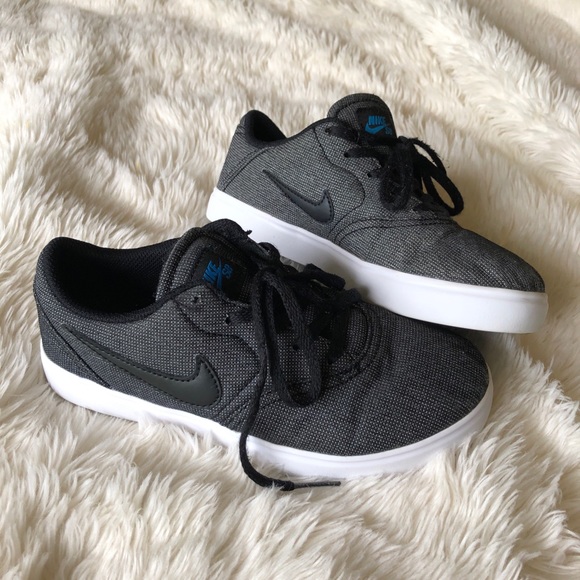 Nike Other - Boys Heather Gray Nike Sneaker Shoes Size 2